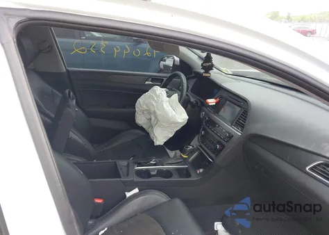 2017 Hyundai Sonata Sport z USA, uszkodzony, nr VIN 5NPE34AF3HH462087